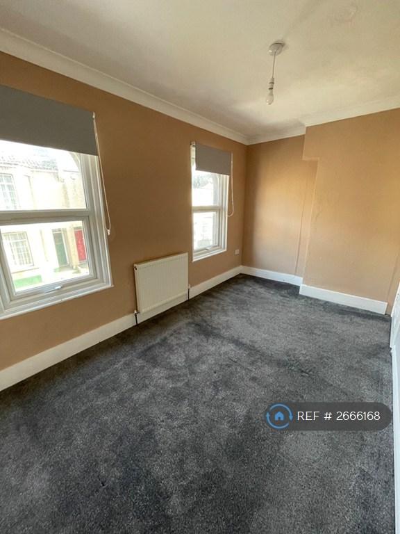 Bedroom 2 (1st Floor)