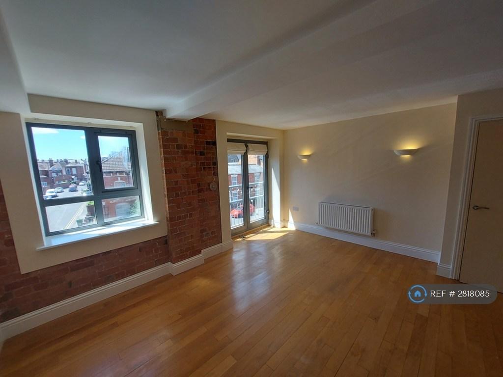 Spacious Lounge/Dining Room