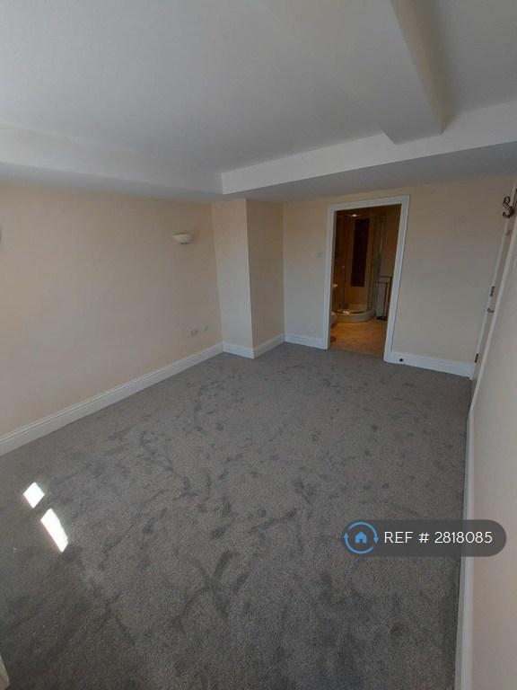 Master Bedroom w/Ensuite