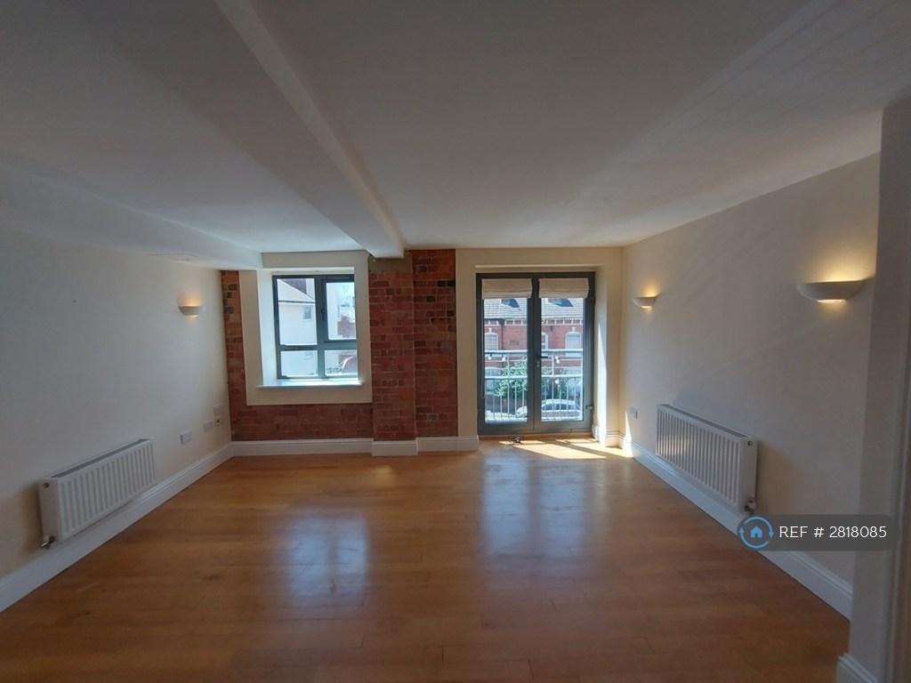 Spacious Lounge/Dining Room