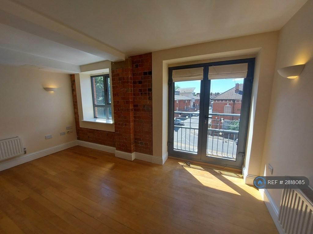 Spacious Lounge/Dining Room