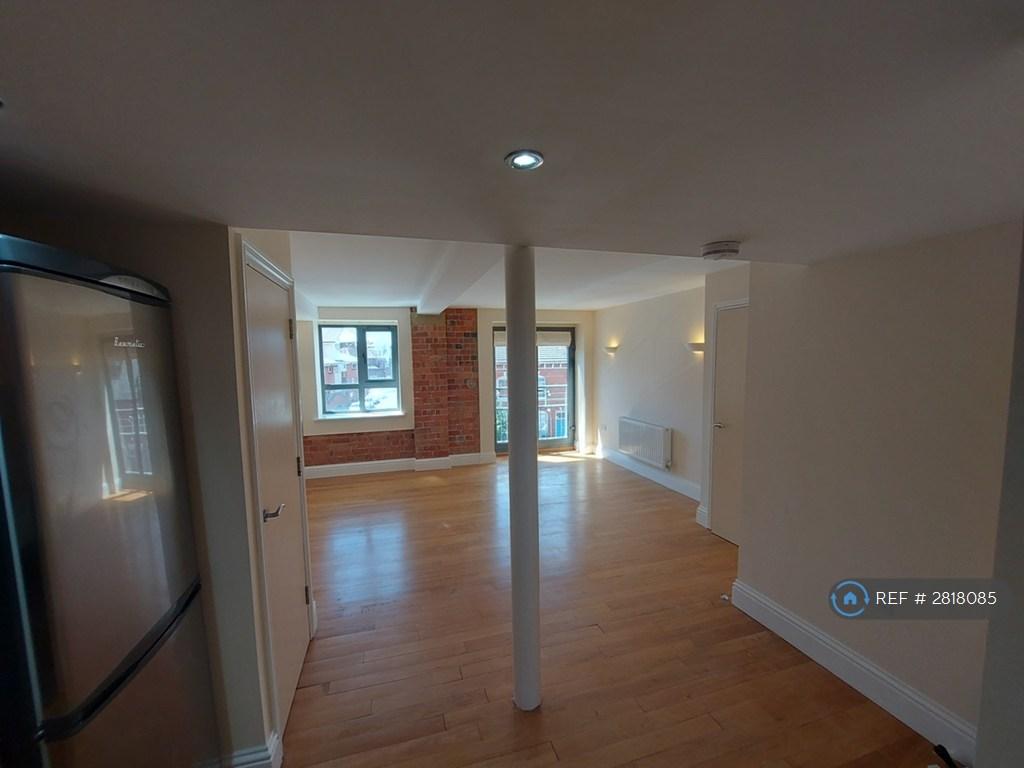 Spacious Lounge/Dining Room