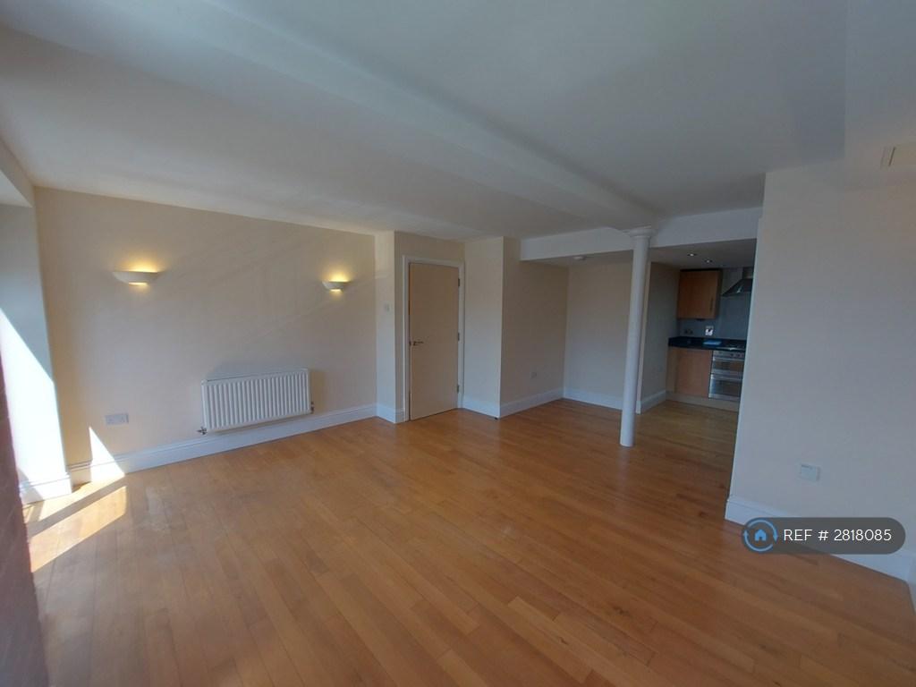 Spacious Lounge/Dining Room