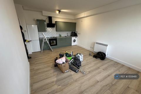 2 bedroom flat to rent, Comer Crescent, Southall, UB2