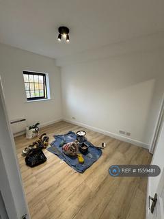 2 bedroom flat to rent, Comer Crescent, Southall, UB2