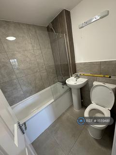 2 bedroom flat to rent, Comer Crescent, Southall, UB2