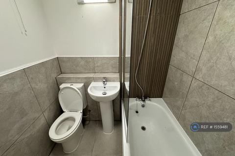 undefined, Comer Crescent, Southall, UB2