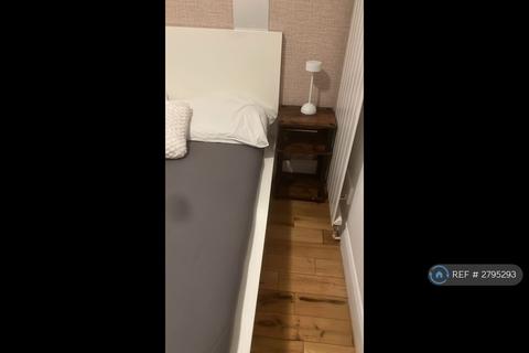 2 bedroom flat to rent, Cannon Street Road, London, E1