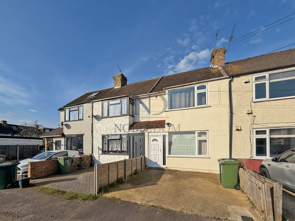 4 bedroom terraced house in stanwell