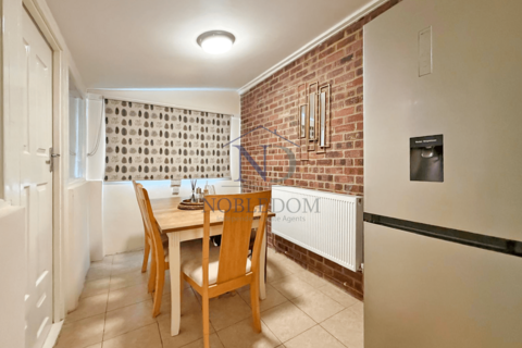 undefined, Hillingdon Avenue, Staines-Upon-Thames, TW19