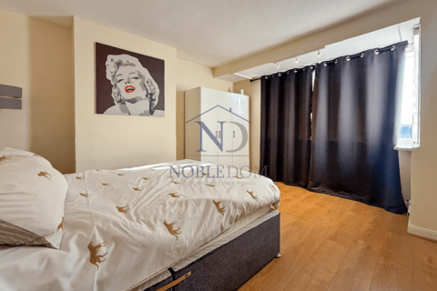undefined, Hillingdon Avenue, Staines-Upon-Thames, TW19