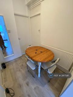 3 bedroom flat to rent, Park View House, London, NW1