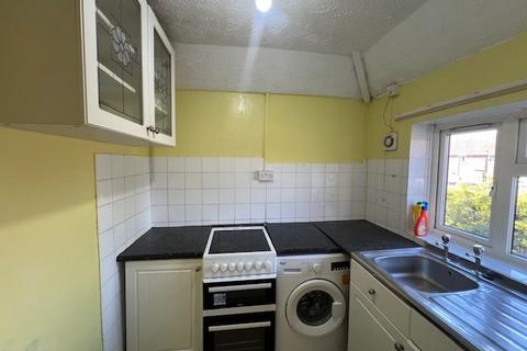 2 bedroom apartment to rent, Willbye Avenue, DISS