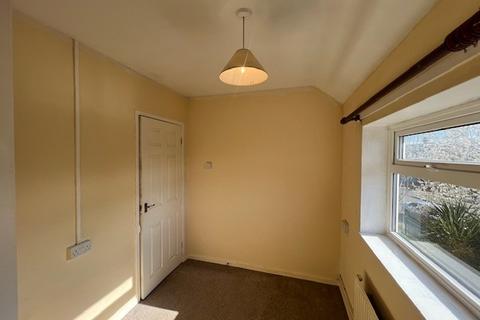 2 bedroom apartment to rent, Willbye Avenue, DISS