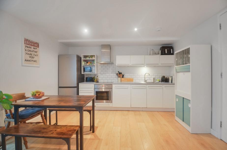 Kitchen Dining Area (2).jpg