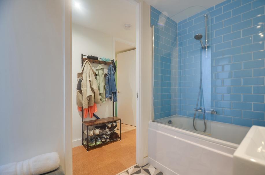Bathroom (2).jpg