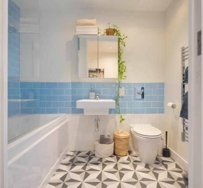 Bathroom (1).jpg