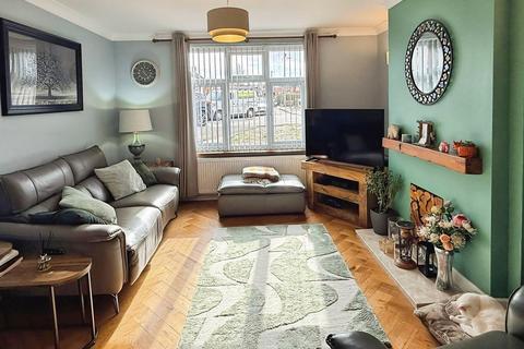 3 bedroom terraced house for sale, The Littleway, Rowlatts Hill, Leicester, LE5