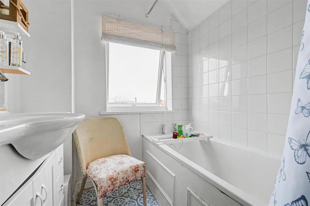 Bathroom 2.jpeg