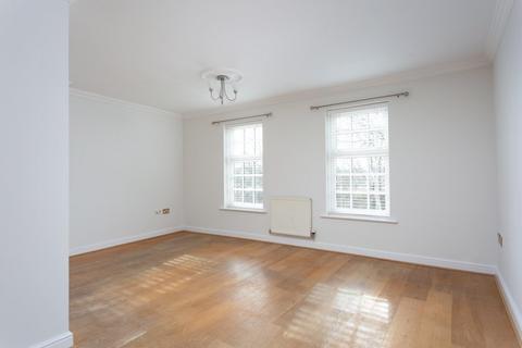 3 bedroom townhouse to rent, Bishopfields Drive, York