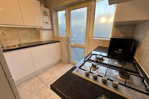 1 bedroom maisonette to rent, Highfield Avenue, London