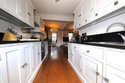 4 bedroom flat to rent, Uxbridge Road, Rickmansworth WD3