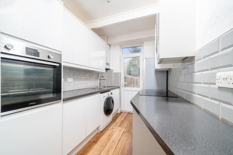 3 bedroom terraced house for sale, Sherwood Avenue, London SW16