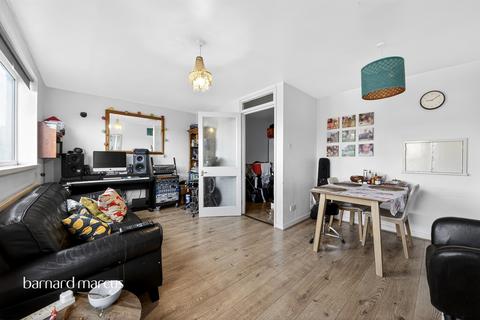 3 bedroom apartment for sale, Old Farm Road, London