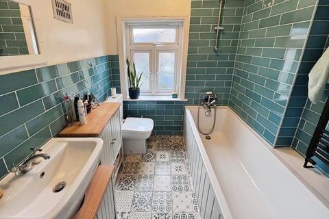4 bedroom terraced house for sale, Wellington Road, Todmorden OL14