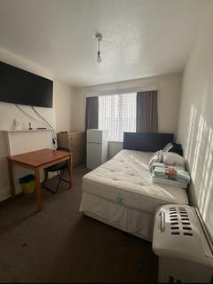 1 bedroom in a house share to rent, Baxter Road, London