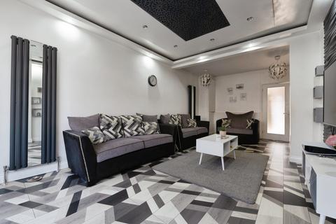 2 bedroom terraced house for sale, Brackley Close, Leicester, LE4