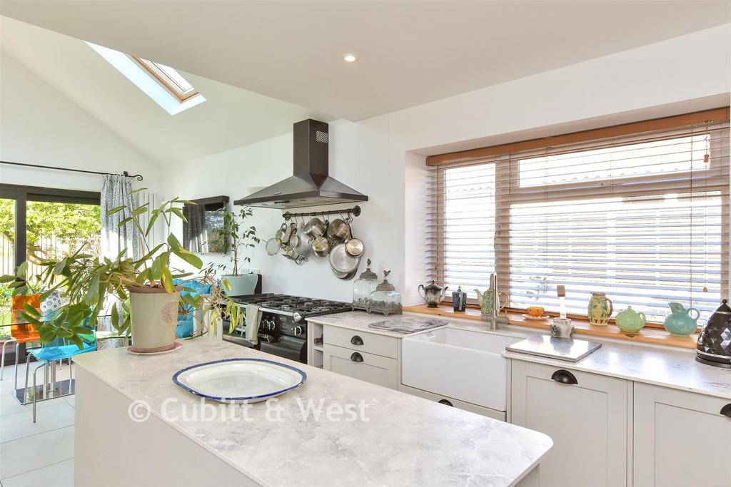 Maple Close, Brighton BN2 - View 3