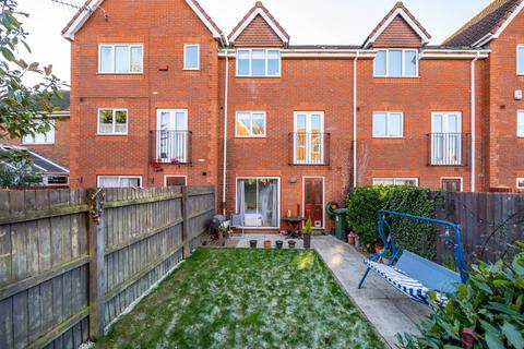 4 bedroom terraced house for sale, Grasholm Way, Langley, Slough, SL3