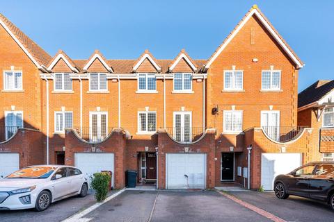 4 bedroom terraced house for sale, Grasholm Way, Langley, Slough, SL3