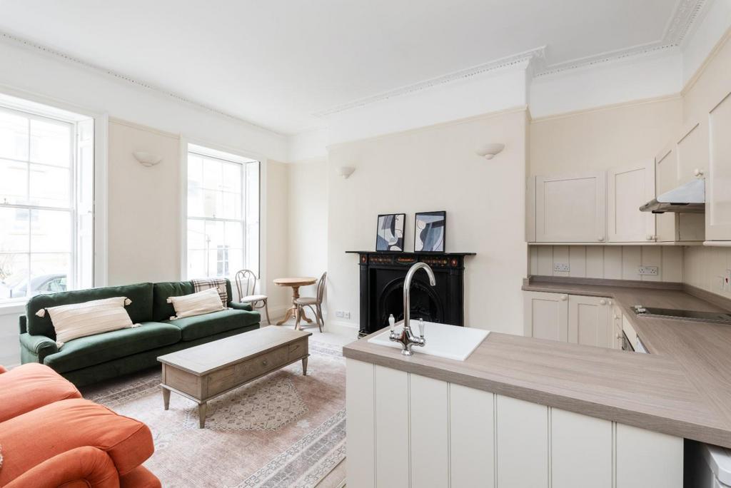 Ground Floor Flat, 3 Bedford Street, Bath BA1 6 AD-