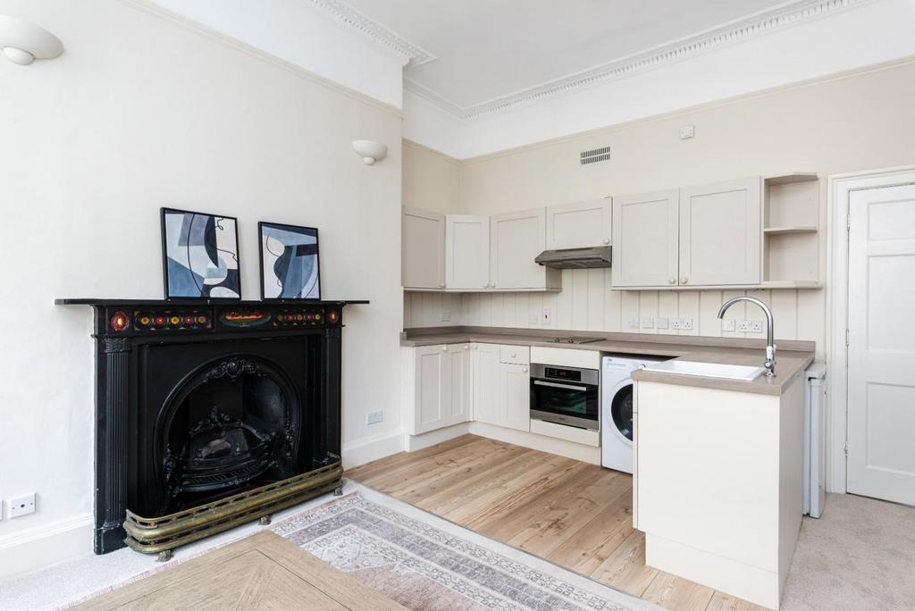Ground Floor Flat, 3 Bedford Street, Bath BA1 6 AD-