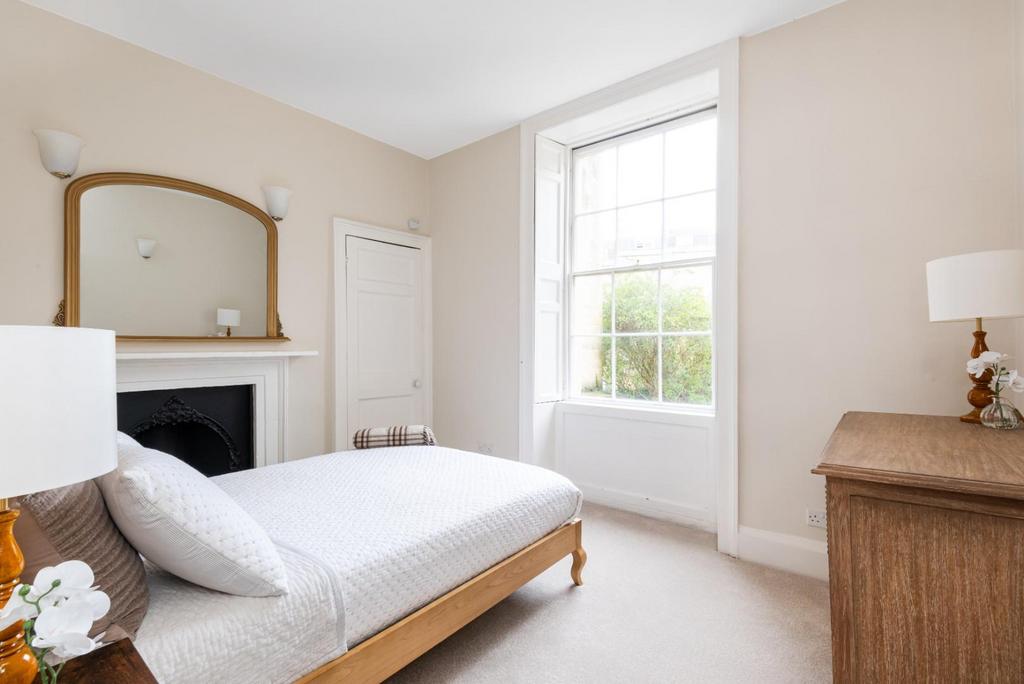 Ground Floor Flat, 3 Bedford Street, Bath BA1 6 AD-