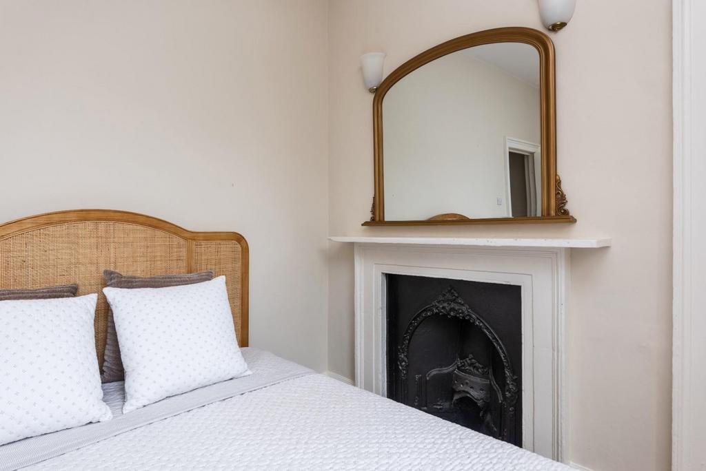 Ground Floor Flat, 3 Bedford Street, Bath BA1 6 AD-