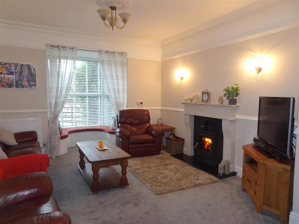 Lounge/Dining Area