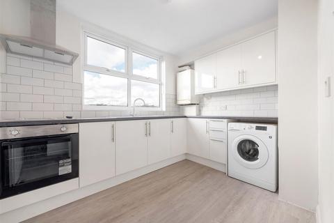 2 bedroom flat to rent, Norwood High Street, West Norwood, SE27