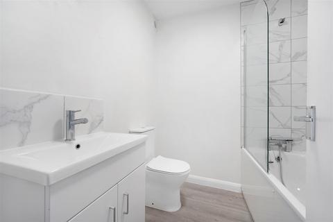 2 bedroom flat to rent, Norwood High Street, West Norwood, SE27