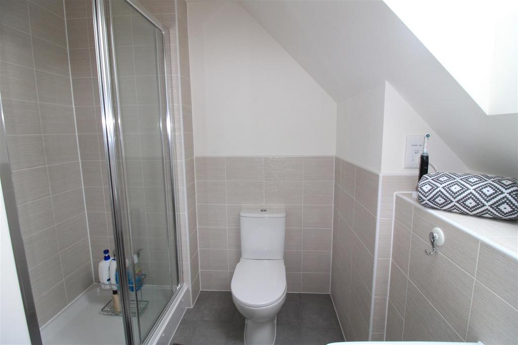 En suite shower.jpg