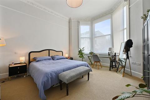 2 bedroom flat for sale, Sinclair Road, London W14