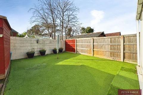 2 bedroom detached bungalow for sale, 4 Tudor Avenue, Rhyl, LL18 4SA