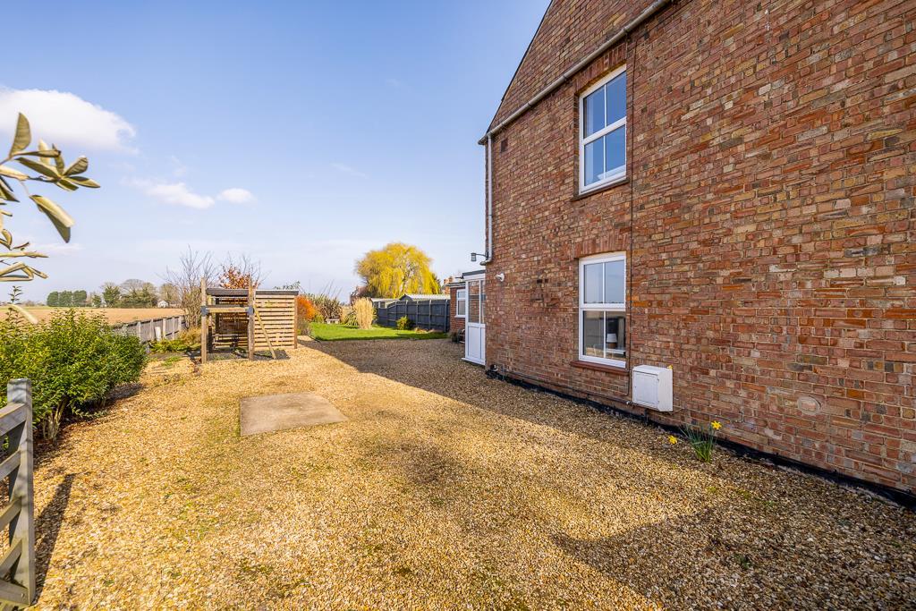 156 High Road (Spalding)-11.jpg