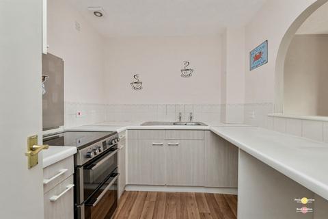 2 bedroom flat for sale, Foxdale Drive, Brierley Hill DY5
