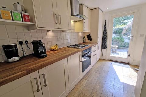 3 bedroom terraced house to rent, Hannell Road, Fulham