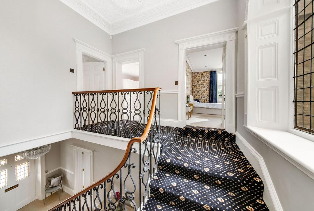 Staircase to first floor landing