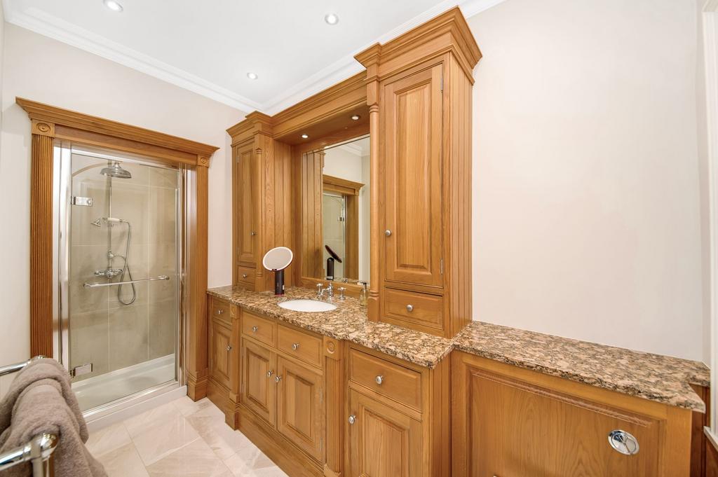 En suite to bedroom one