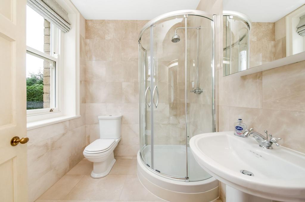 En suite to bedroom four
